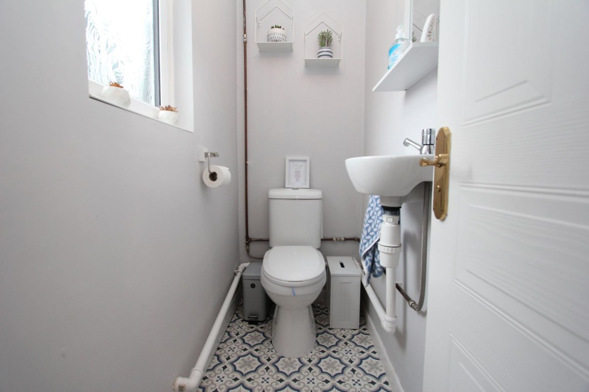 3 bedroom property for sale in Devon Avenue, Barry, CF63 £250,000