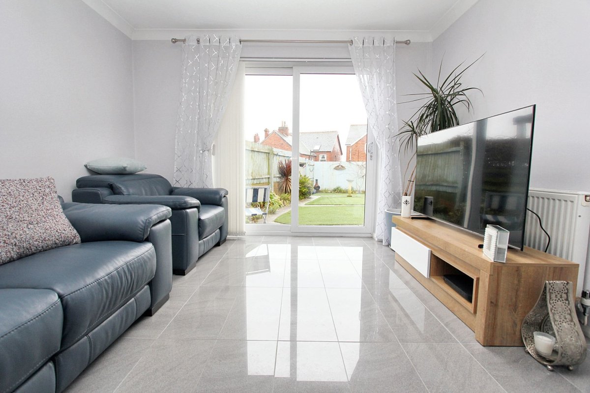 3 bedroom property for sale in Devon Avenue, Barry, CF63 £250,000