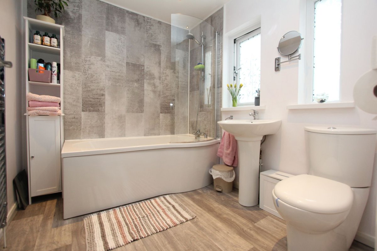 3 bedroom property for sale in Devon Avenue, Barry, CF63 £250,000