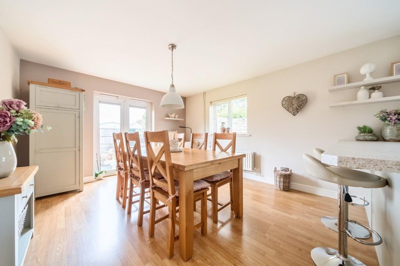 3 bedroom property for sale in Hoads Wood Gardens, Ashford £650,000