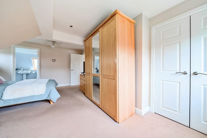 3 bedroom property for sale in Hoads Wood Gardens, Ashford £650,000