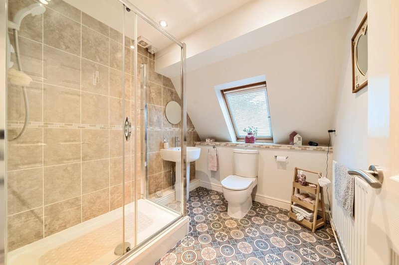 3 bedroom property for sale in Hoads Wood Gardens, Ashford £650,000