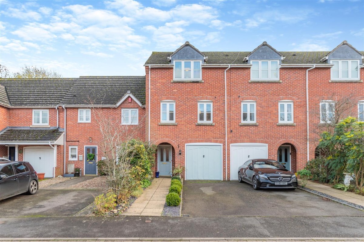 3 bedroom property for sale in Ruddle Way, Langham, Rutland Offers in