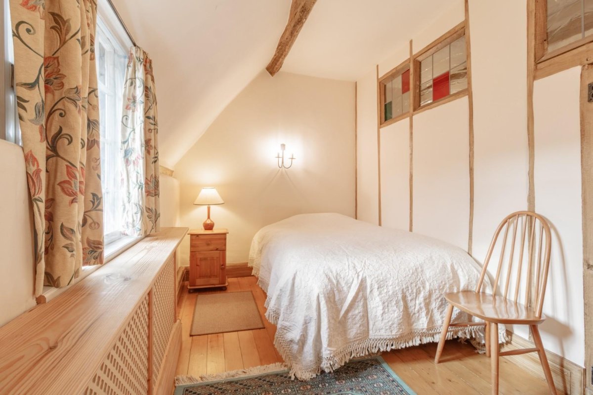 4 bedroom property for sale in High Street, Desford, Leicester Price