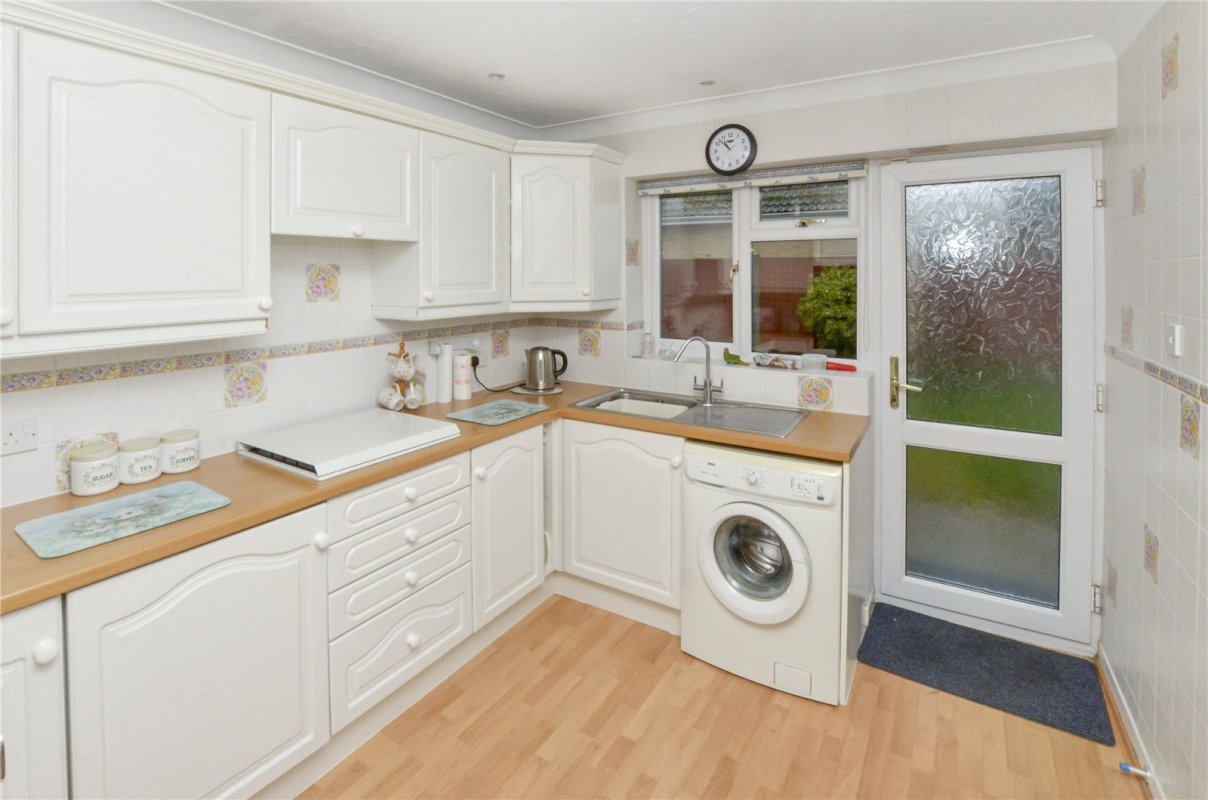 3 bedroom property for sale in Charnwood Close, West Moors, Ferndown
