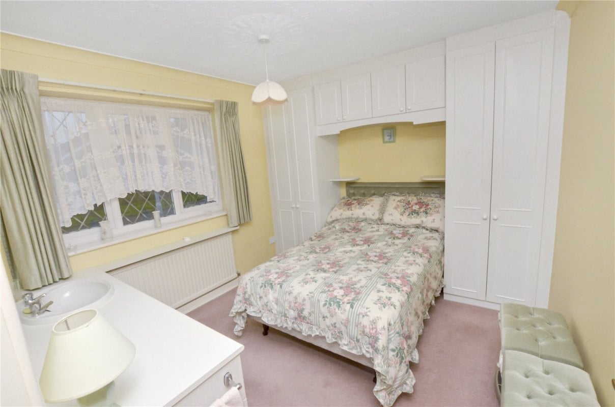 3 bedroom property for sale in Charnwood Close, West Moors, Ferndown