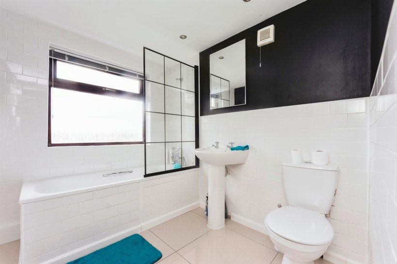 Bebington Road, Rock Ferry, Birkenhead 3 bedroom semidetached house