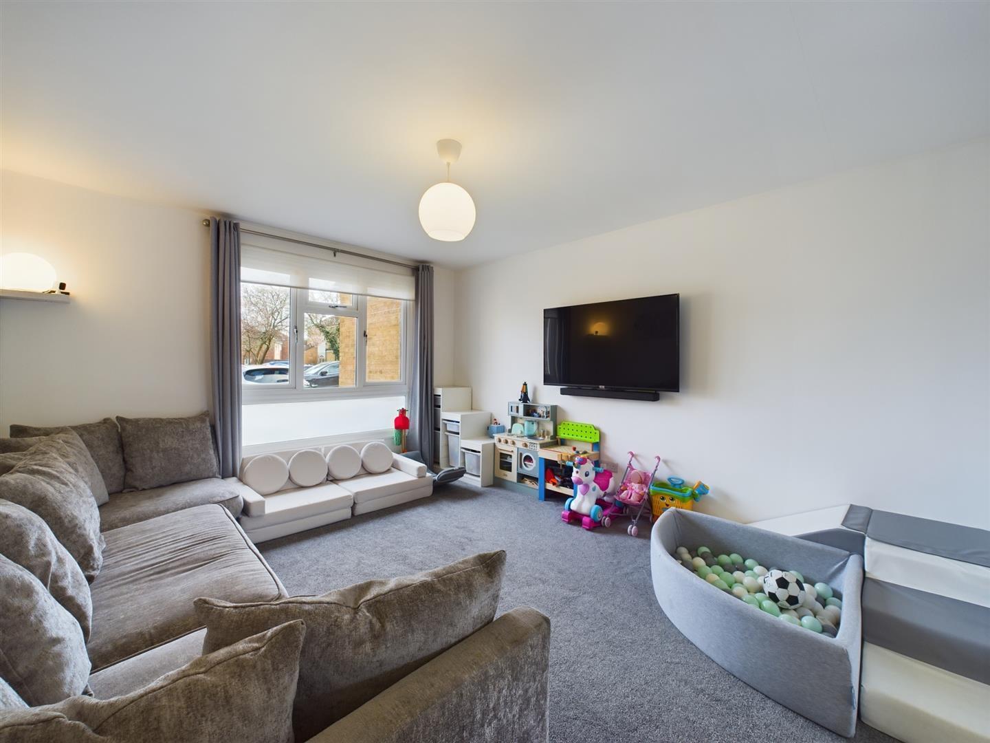 Grier Close, Ifield, Crawley Image 3