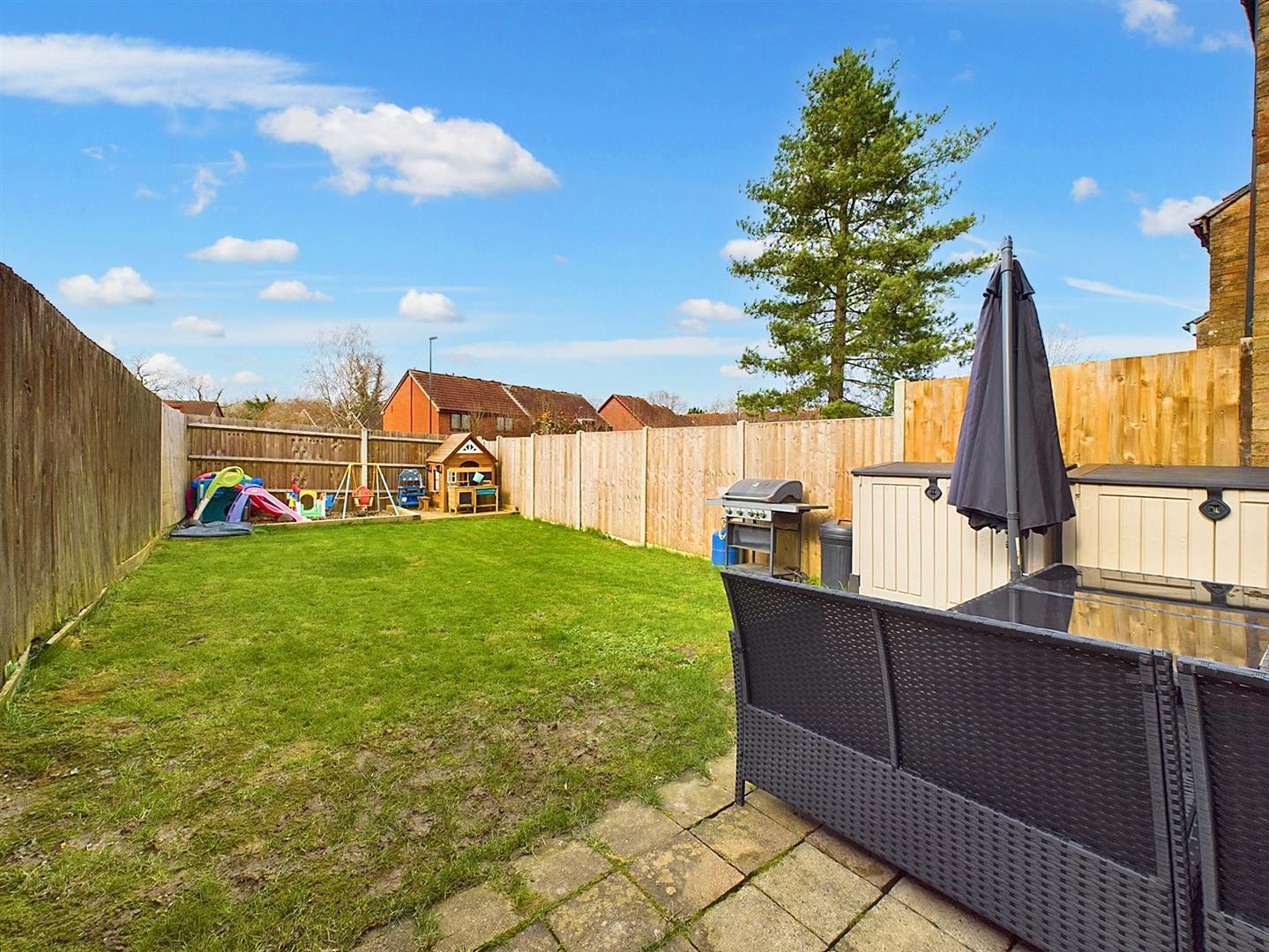 Grier Close, Ifield, Crawley Image 4