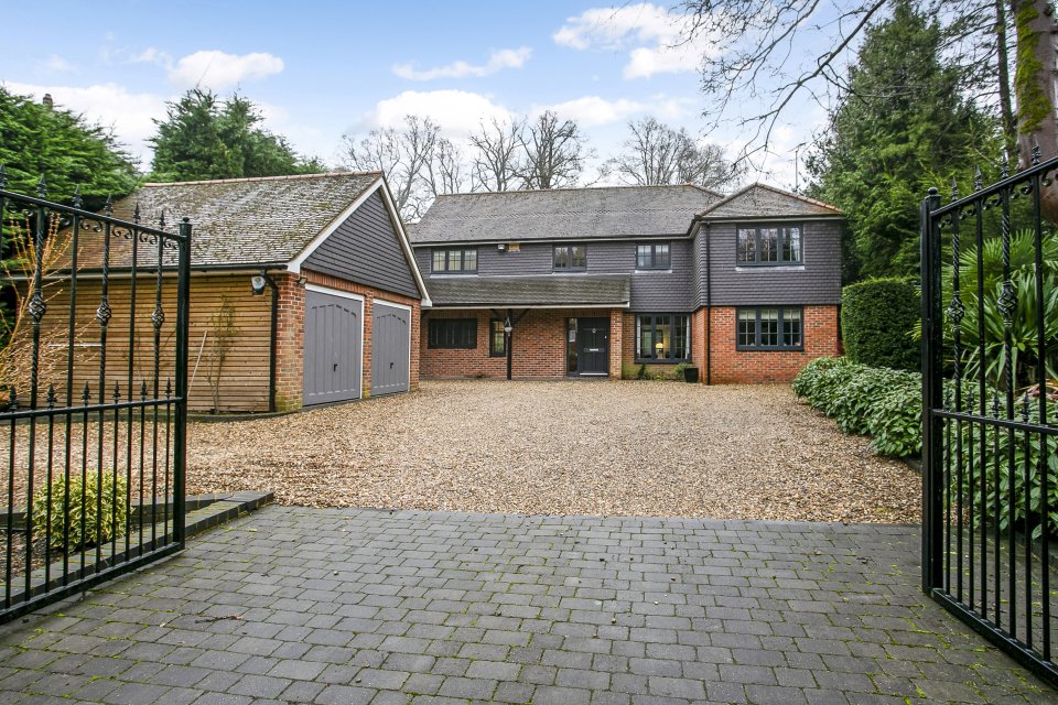 5 bedroom property for sale in Harewood Road, Chalfont St. Giles, HP8 Guide price £2,350,000