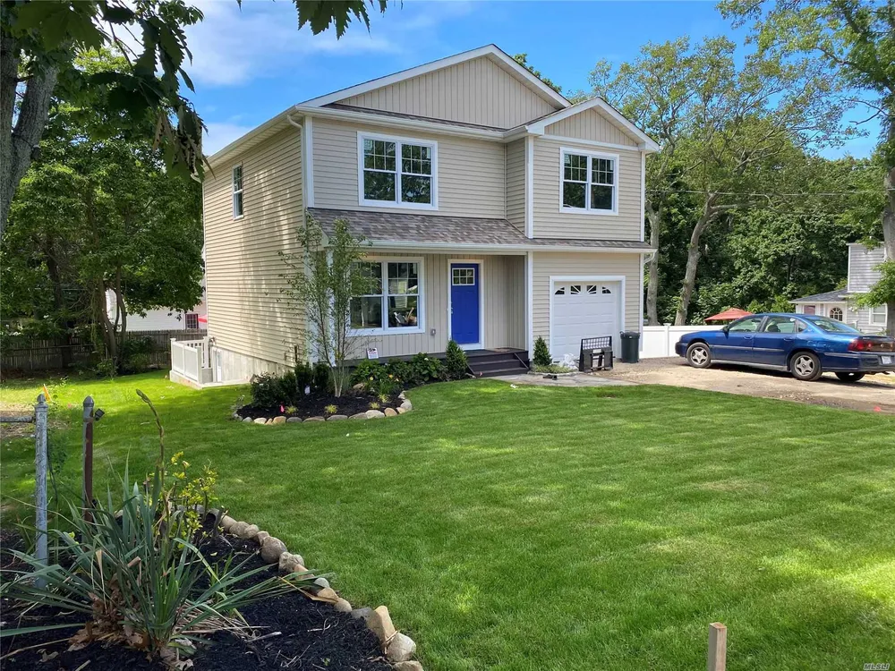14 Overhill Rd, Rocky Point, NY 11778