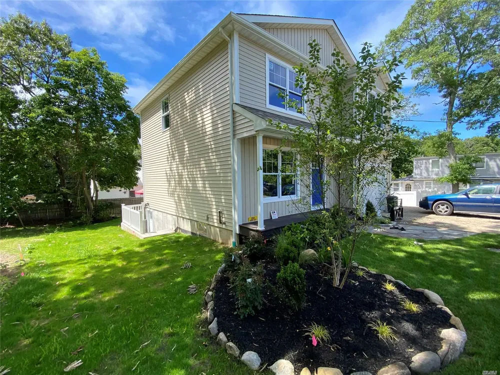 14 Overhill Rd, Rocky Point, NY 11778