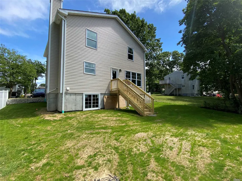 14 Overhill Rd, Rocky Point, NY 11778