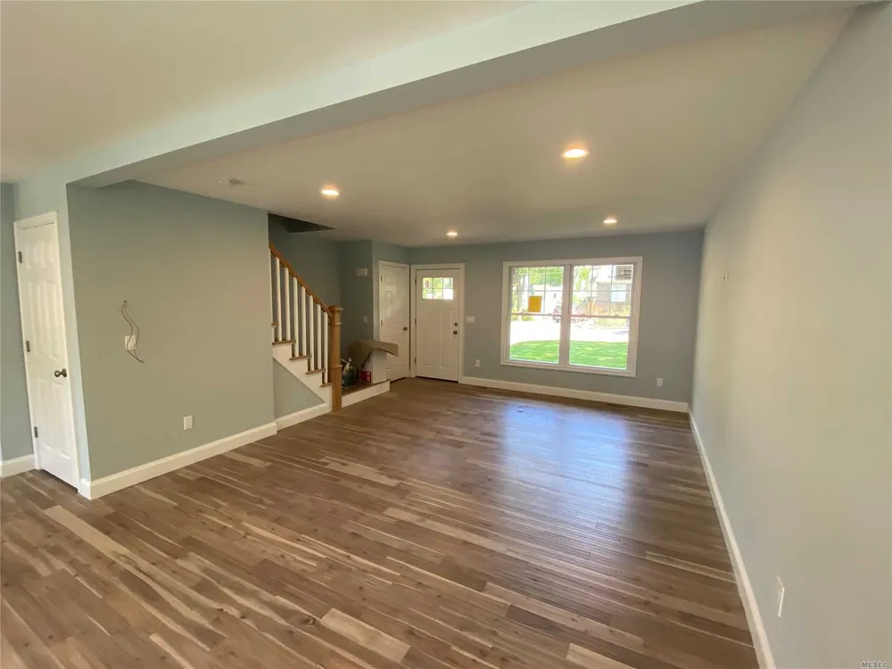 14 Overhill Rd, Rocky Point, NY 11778