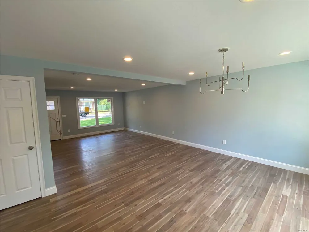 14 Overhill Rd, Rocky Point, NY 11778