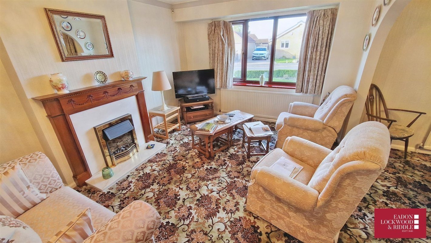 3 bedroom property for sale in Radford Close, Ravenfield, Rotherham