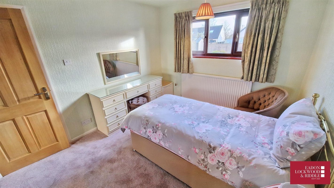 3 bedroom property for sale in Radford Close, Ravenfield, Rotherham