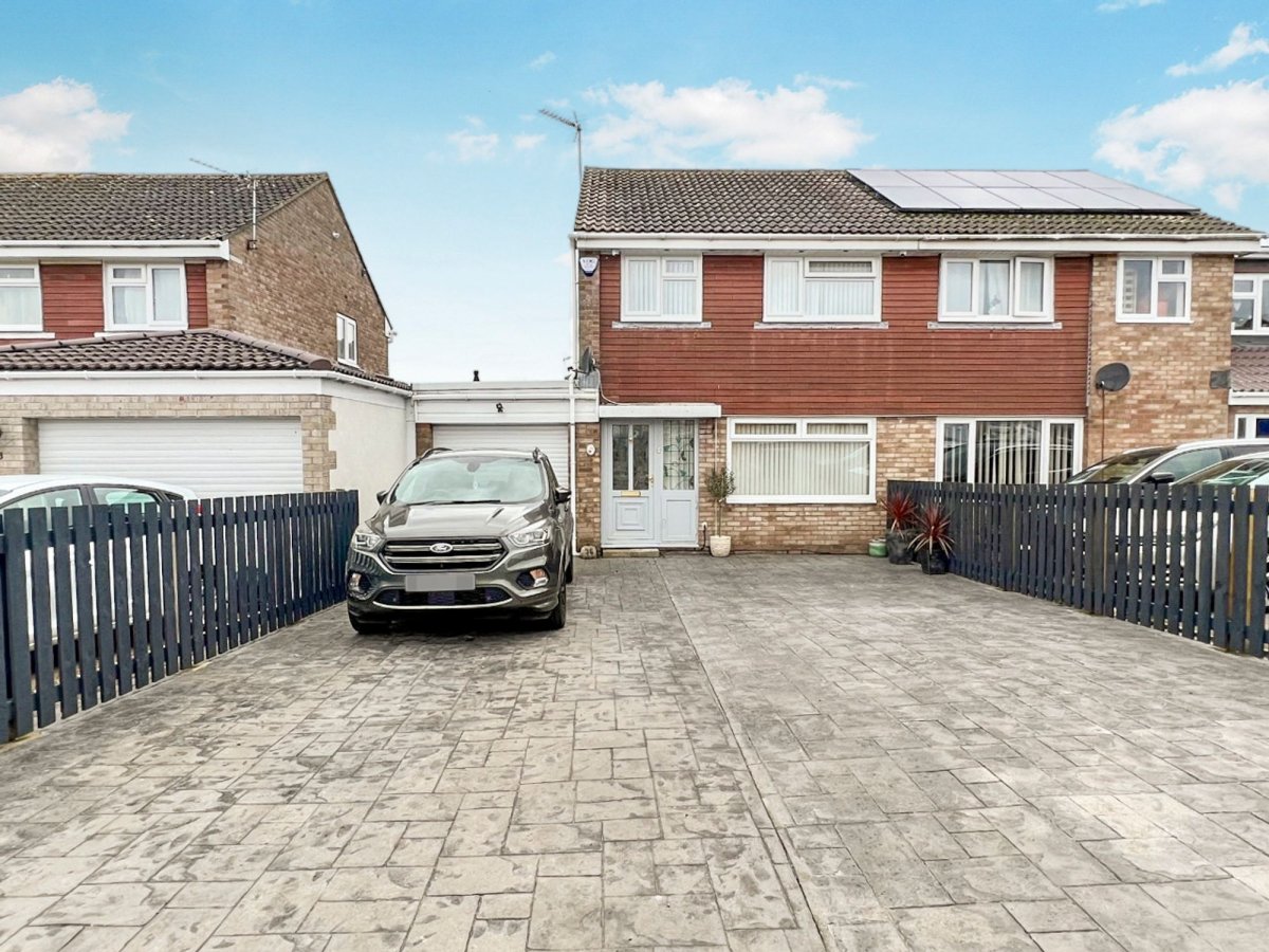 3 bedroom property for sale in Smeaton Close, Rhoose, CF62 3FU £285,000