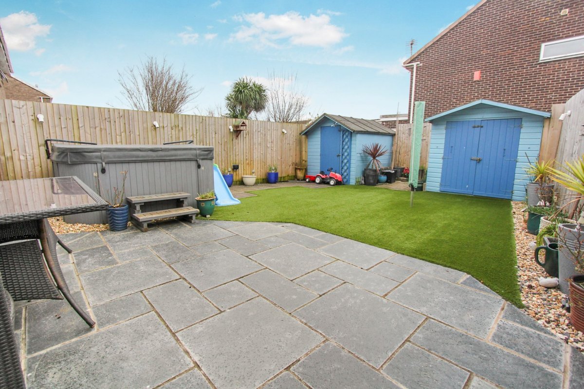 3 bedroom property for sale in Smeaton Close, Rhoose, CF62 3FU £285,000