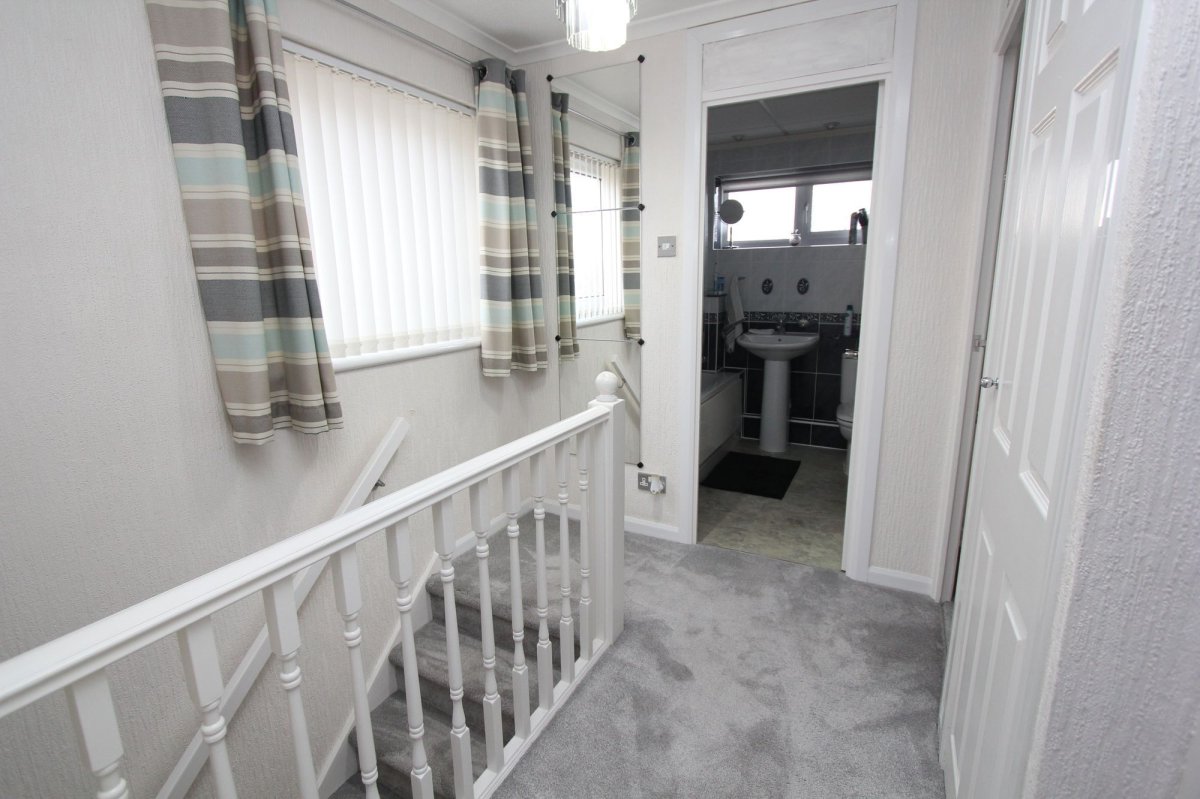 3 bedroom property for sale in Smeaton Close, Rhoose, CF62 3FU £285,000