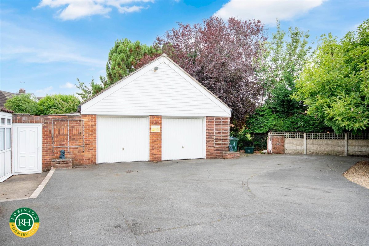 2 bedroom property for sale in Nutwell Lane, Armthorpe, Doncaster