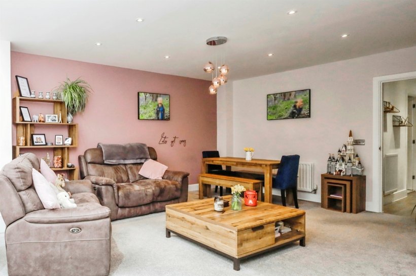 Marlow Drive, Hailsham 3 bedroom terraced house Fox & Sons