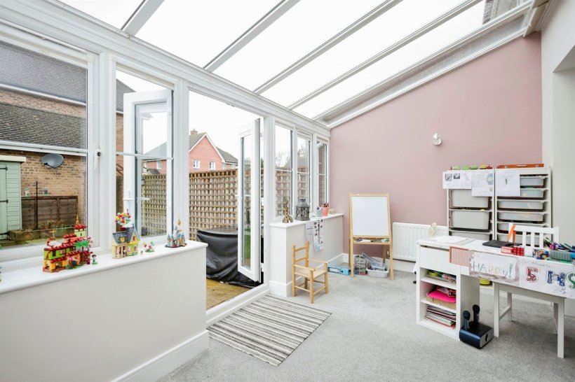 Marlow Drive, Hailsham 3 bedroom terraced house Fox & Sons