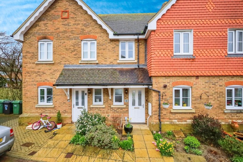 Marlow Drive, Hailsham 3 bedroom terraced house Fox & Sons