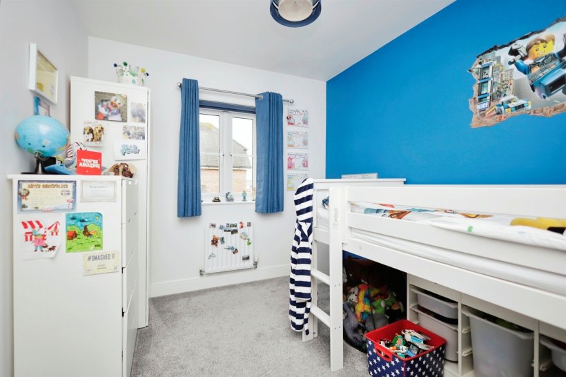 Marlow Drive, Hailsham 3 bedroom terraced house Fox & Sons