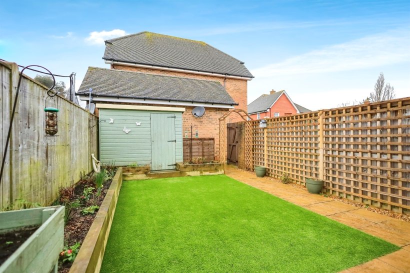 Marlow Drive, Hailsham 3 bedroom terraced house Fox & Sons