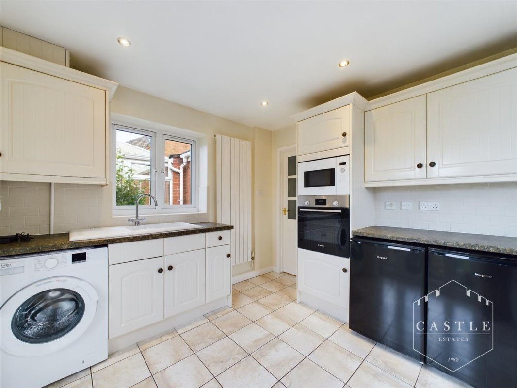 2 bedroom property for sale in Forresters Road, Burbage Offers in the