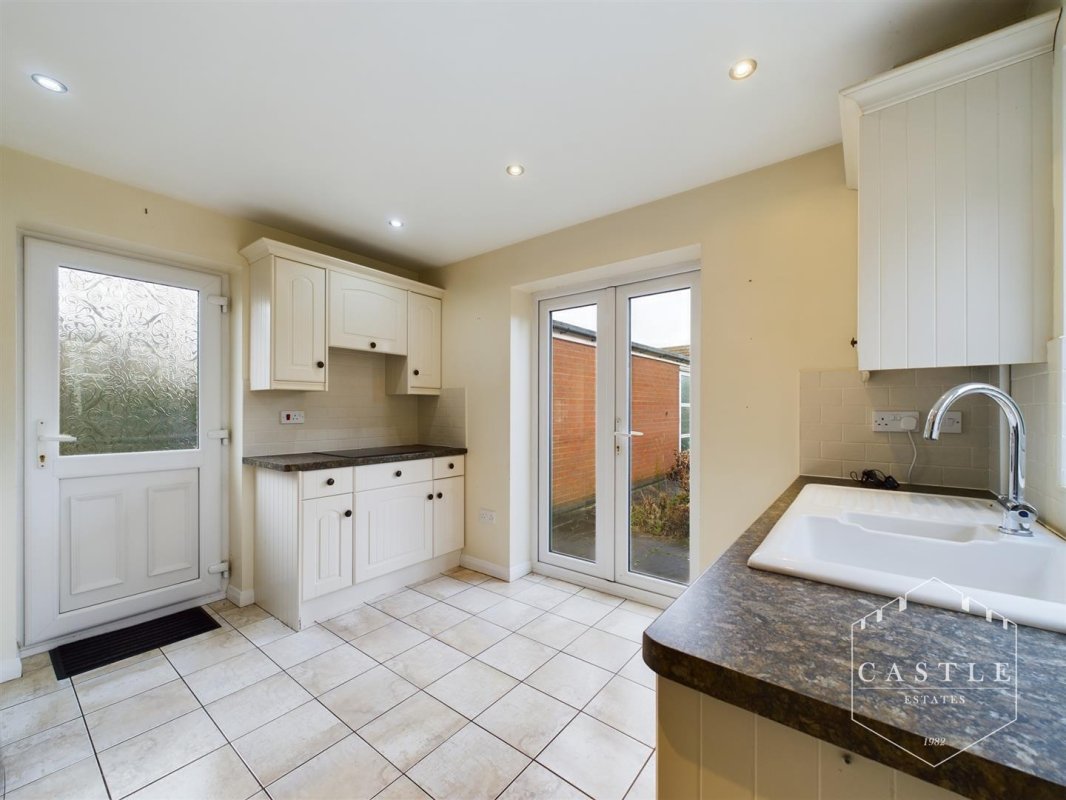 2 bedroom property for sale in Forresters Road, Burbage Offers in the