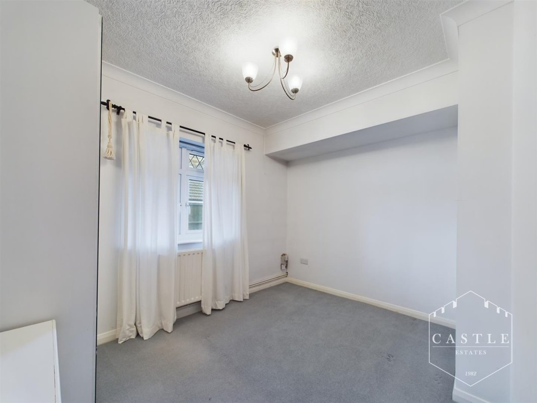 2 bedroom property for sale in Forresters Road, Burbage Offers in the