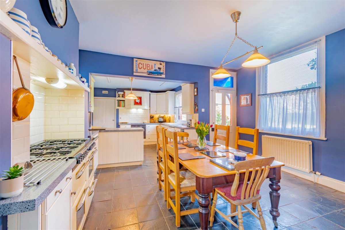 6 bedroom property for sale in Sandy Lane, Melton Mowbray Offers in