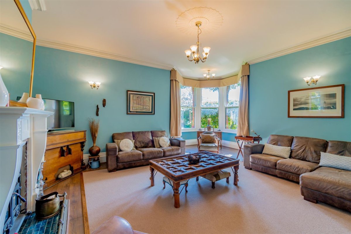 6 bedroom property for sale in Sandy Lane, Melton Mowbray Offers in