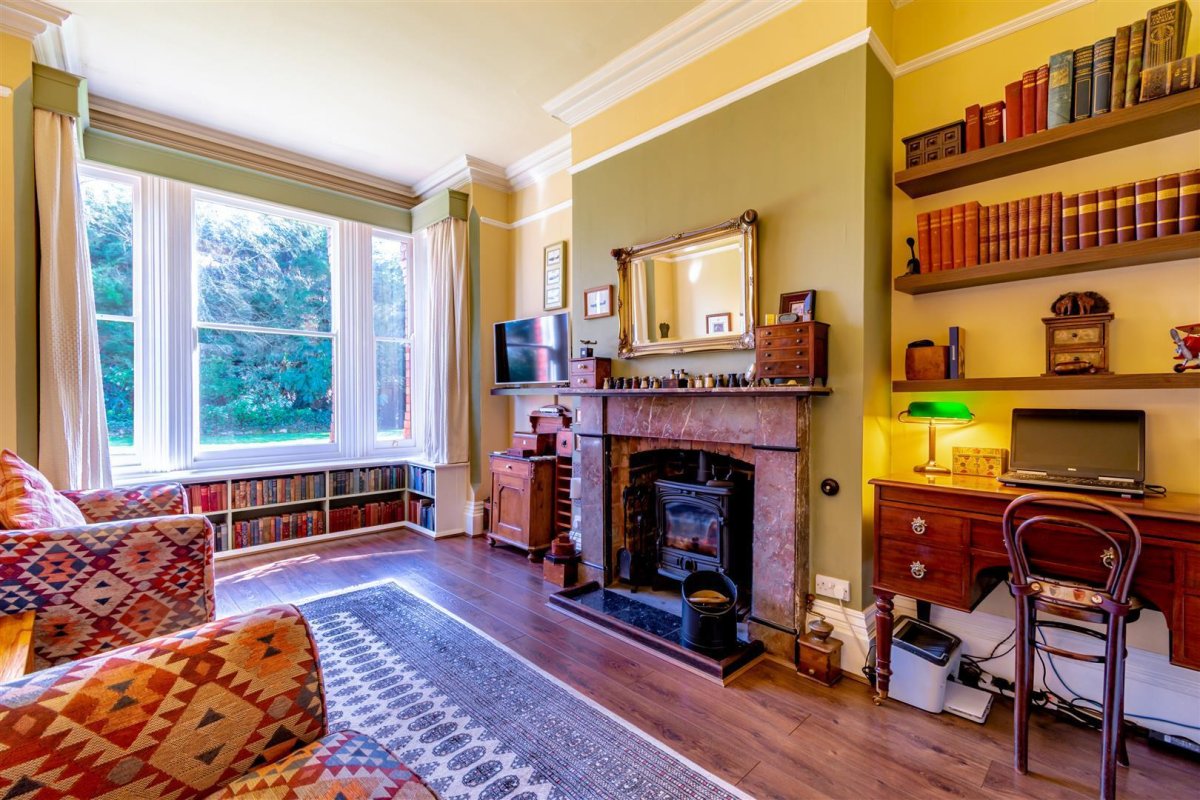 6 bedroom property for sale in Sandy Lane, Melton Mowbray Offers in