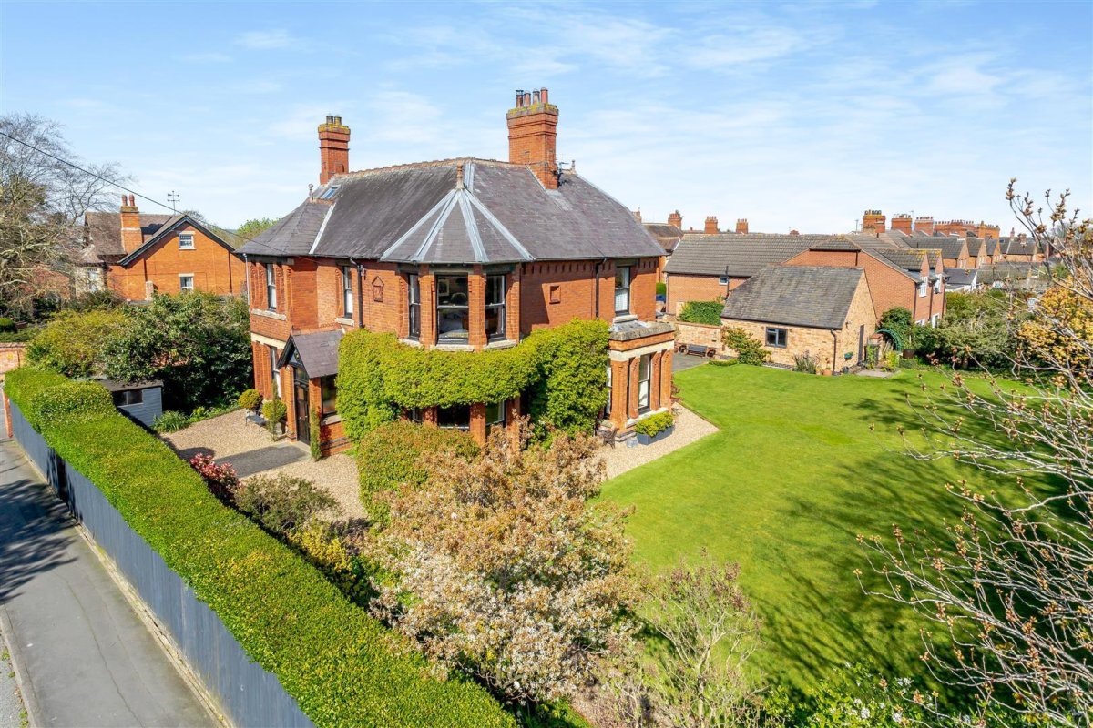 6 bedroom property for sale in Sandy Lane, Melton Mowbray Offers in
