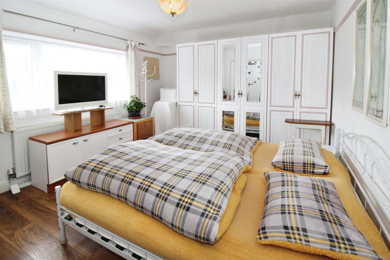 2 bedroom property for sale in Tower Road, Rugby Guide price £245,000