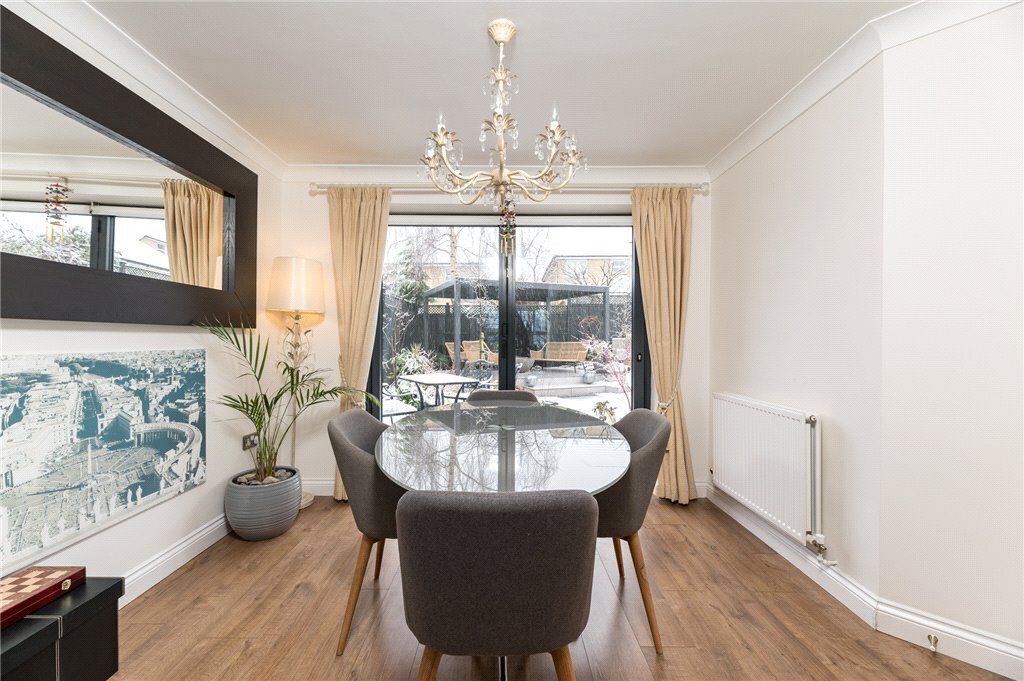 4 bedroom property for sale in Swan Avenue, Gilstead, Bingley, BD16