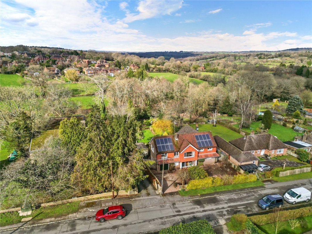 4 bedroom property for sale in New Road, Rotherfield, Crowborough, East