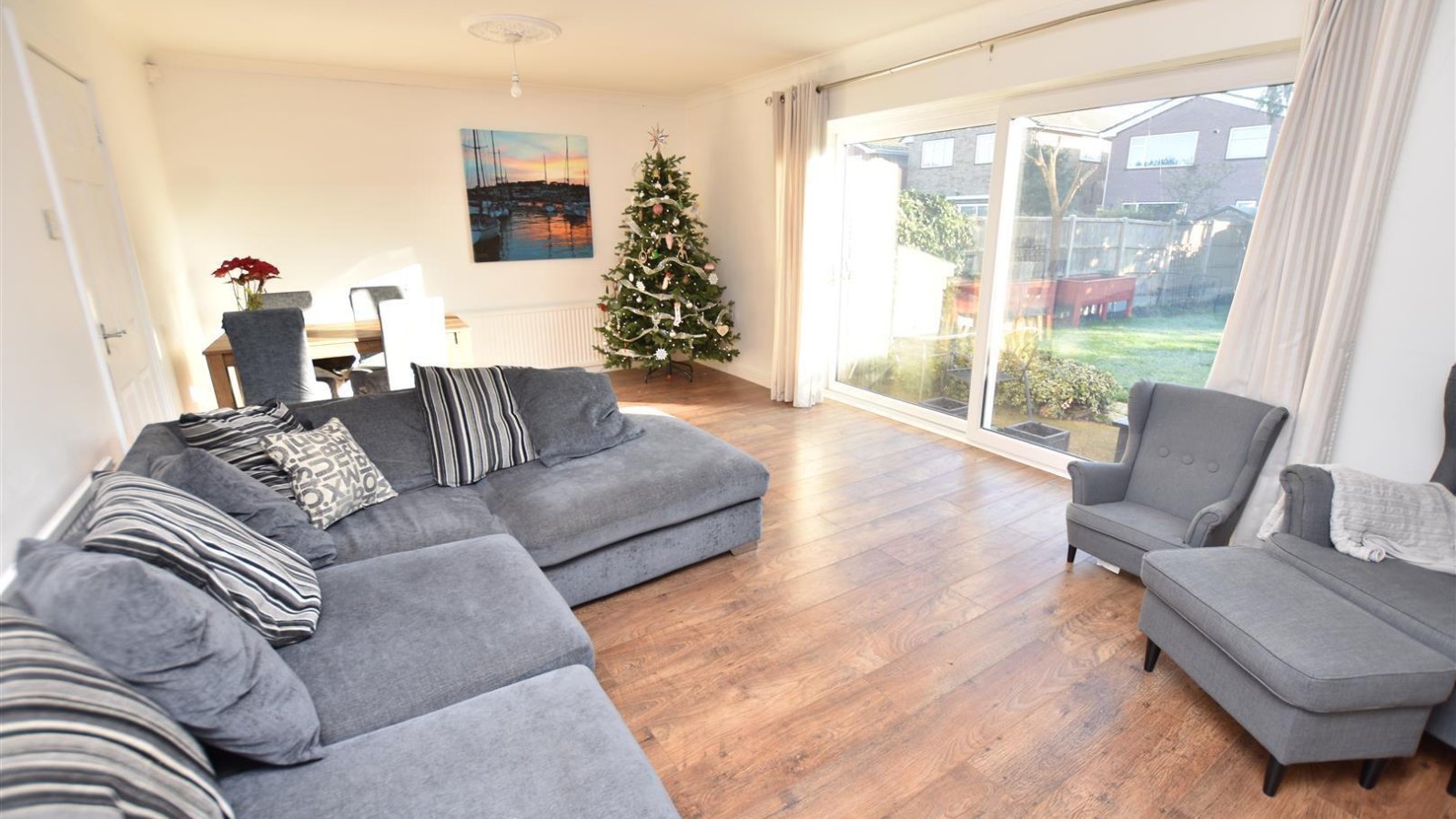 3 bedroom property for sale in Church Parade, Canvey Island Offers in