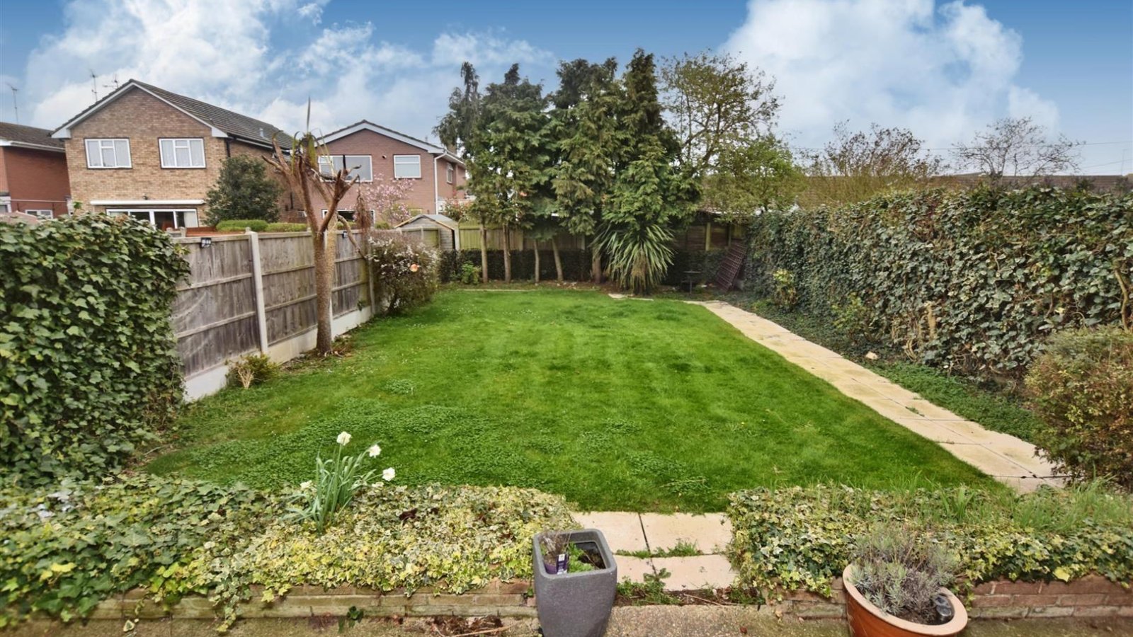 3 bedroom property for sale in Church Parade, Canvey Island Offers in