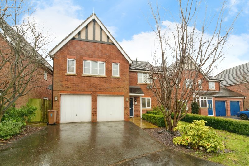 6 bedroom property for sale in Yew Tree Avenue, Saughall, Chester