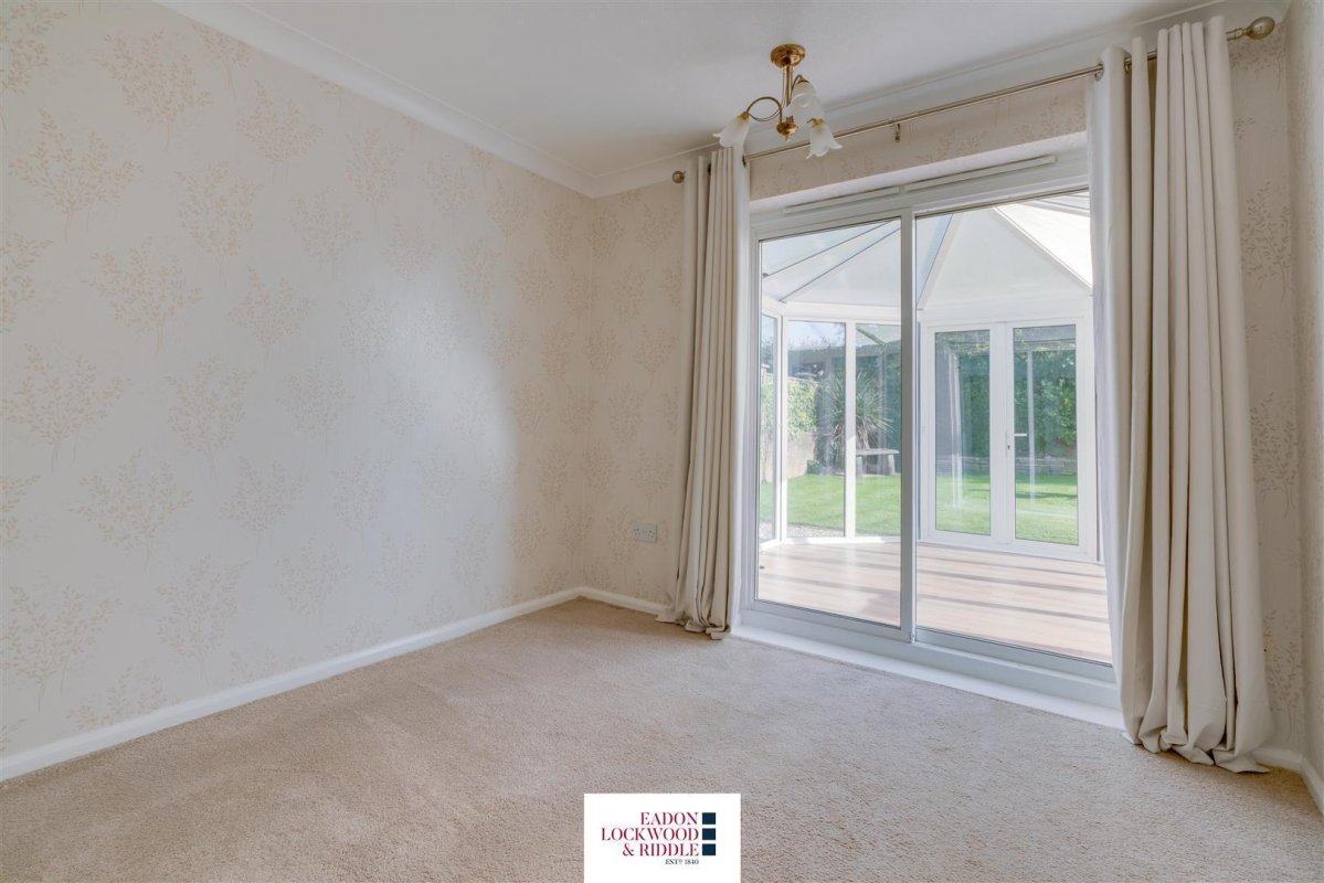 3 bedroom property for sale in Eastfield Crescent, Laughton en le