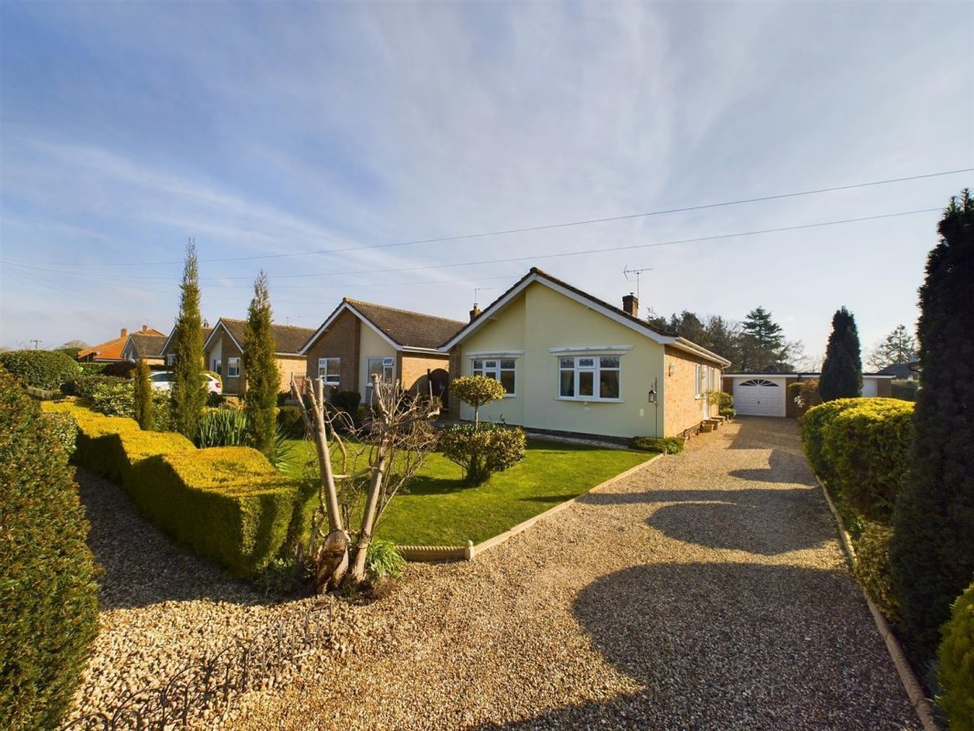 3 bedroom property for sale in Smugglers Lane, Reepham £375,000