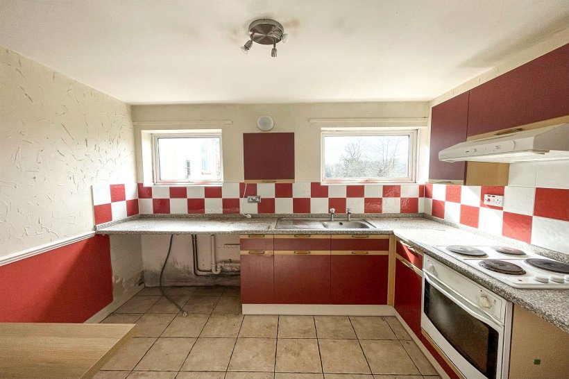 Springfield Road, Linslade, Leighton Buzzard 2 bedroom flat Brown