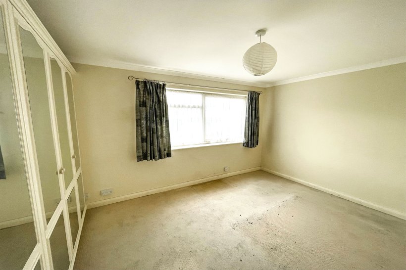 Springfield Road, Linslade, Leighton Buzzard 2 bedroom flat Brown