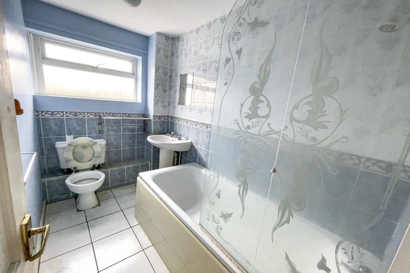 Springfield Road, Linslade, Leighton Buzzard 2 bedroom flat Brown