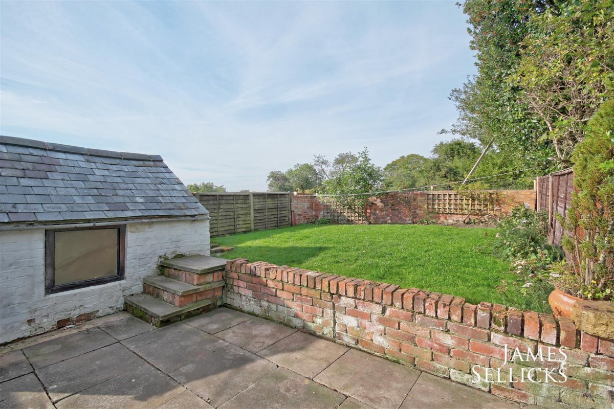 2 bedroom property for sale in The Cottage, East Langton, Market
