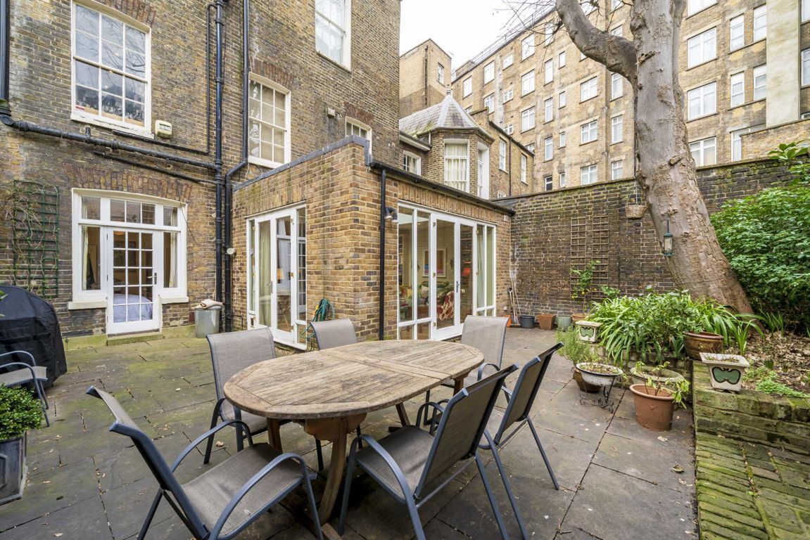 JacksonStops 3 bedroom property for sale in Eccleston Square